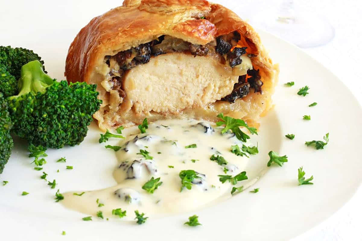 chicken wellington recipe blue cheese gorgonzola mushrooms onions cream sauce puff pastry