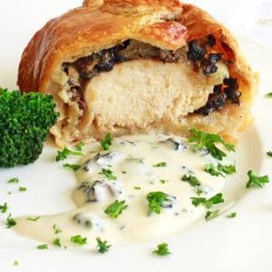 chicken wellington recipe blue cheese gorgonzola mushrooms onions cream sauce puff pastry