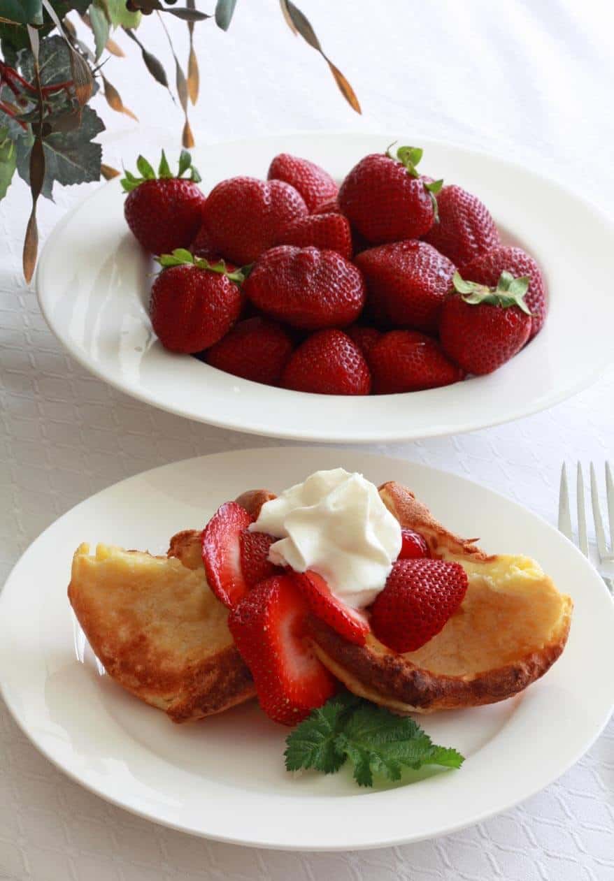 Strawberries and Cream Popovers 2 sm