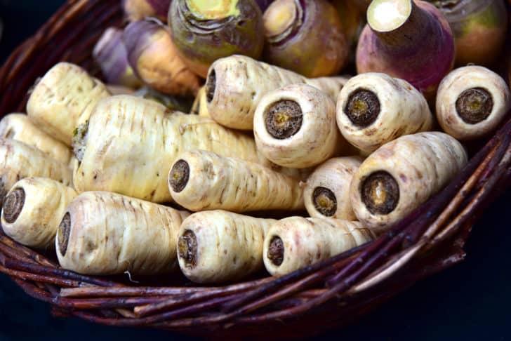 what are parsnips what do they taste like