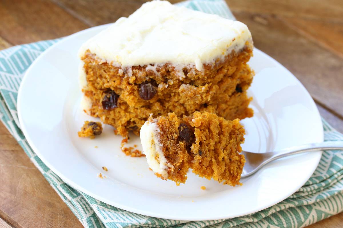 carrot cake recipe best old fashioned traditional easy cream cream frosting