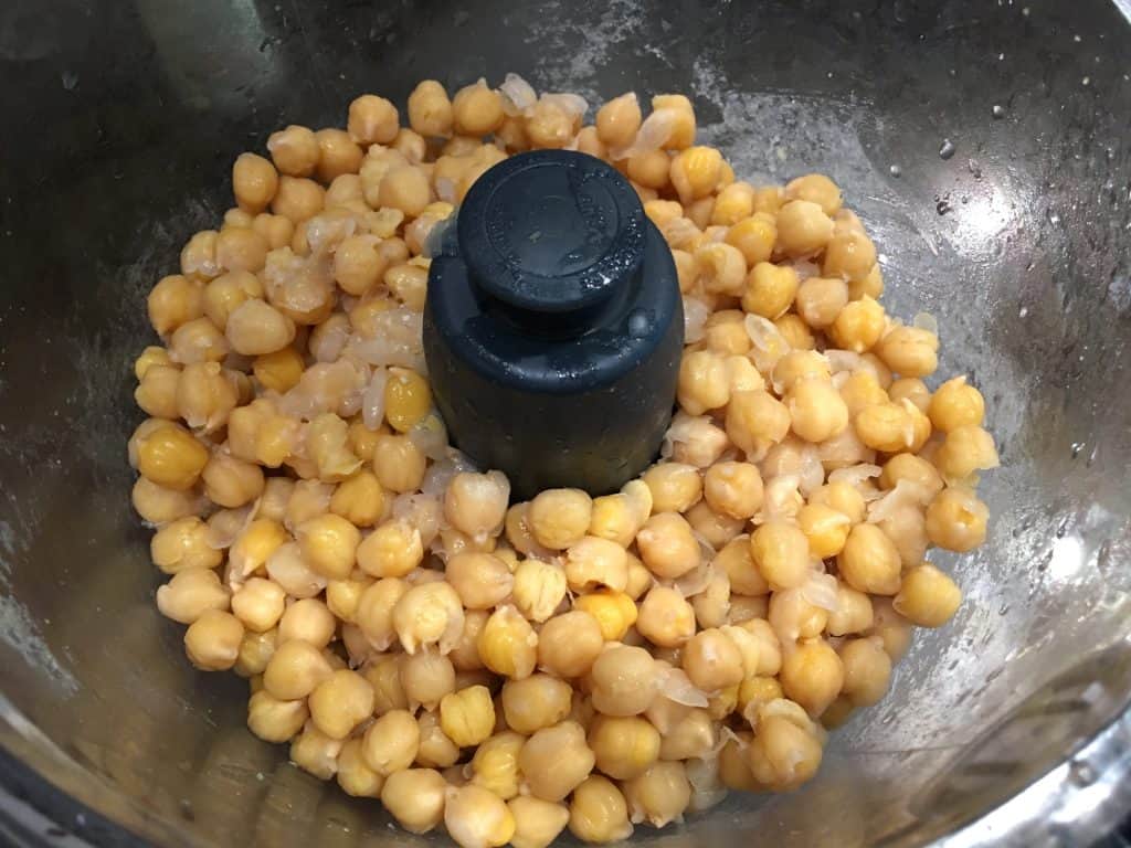 pureeing chickpeas