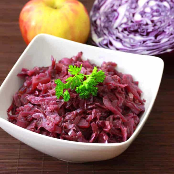 German recipe for authentic traditional red cabbage sweet and sour stew rotkohl blaukraut apples red currant cloves roasted side dish