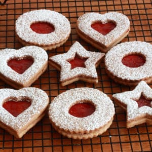 linzer kekse cookies recipe Austria Austrian Christmas almonds jam preserves raspberry