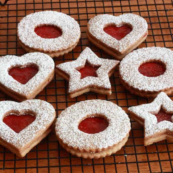 linzer cookies recipe kekse Christmas Austrian almonds raspberry jam preserves