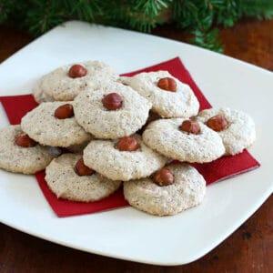 haselnussmakronen recipe rezept German hazelnut macaroons nut christmas cookies nussmakronen