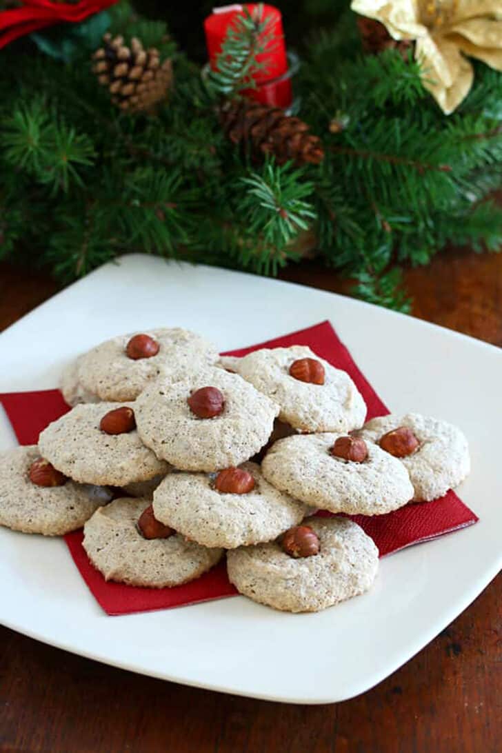 haselnussmakronen recipe rezept German hazelnut macaroons nut nussmakronen christmas cookies