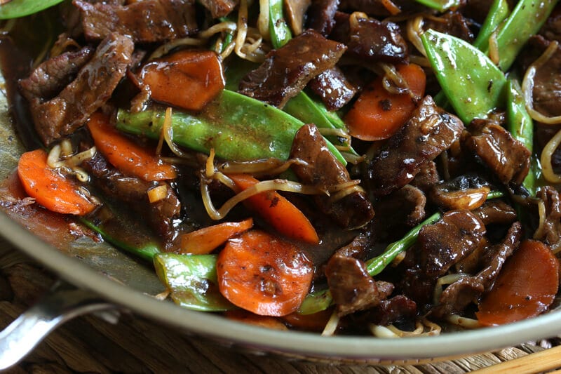 quick easy Chinese beef stir fry snow peas mushrooms bean sprouts carrots recipe