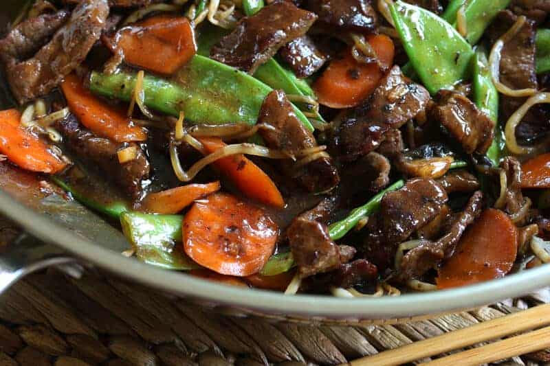 quick easy Chinese beef stir fry snow peas mushrooms bean sprouts carrots recipe