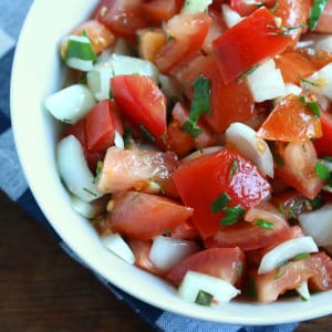 german tomato salad recipe tomatensalat rezept basil dill onions vinaigrette