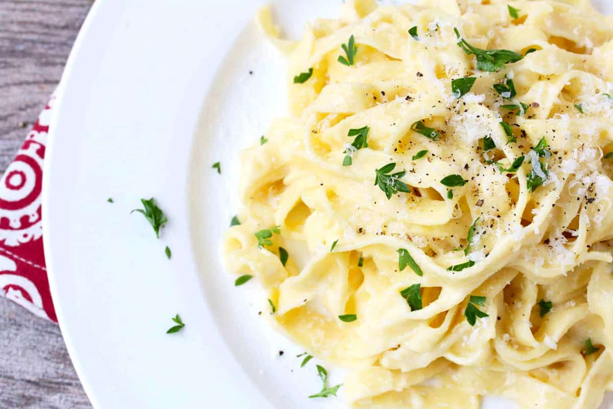 fettuccine alfredo recipe best traditional authentic italian original egg yolks