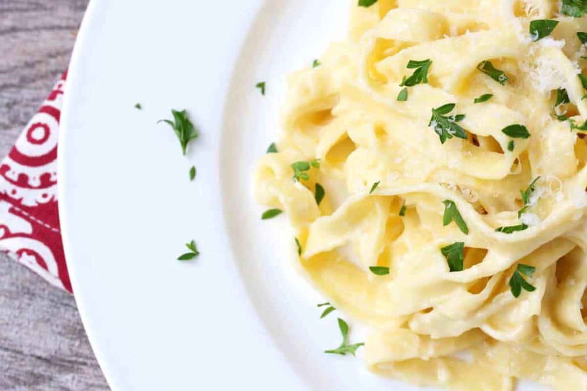 fettuccine alfredo recipe best traditional authentic italian original egg yolks