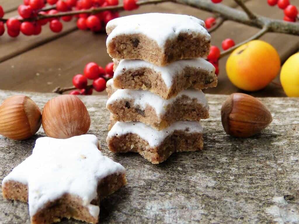 zimtsterne recipe baking cookies almonds hazelnuts german cinnamon stars traditional authentic germany christmas holidays