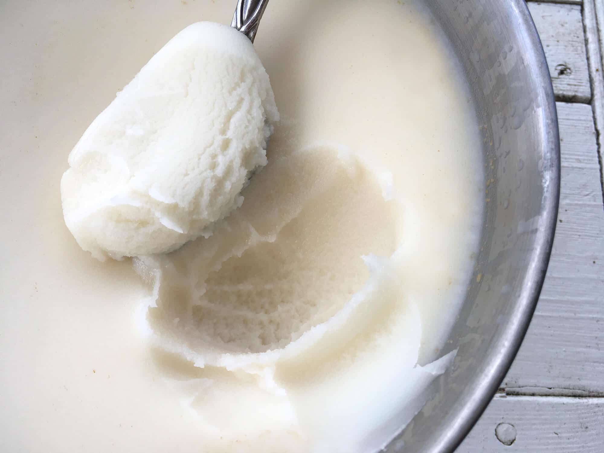 how to make lard render fat pork pig fat homemade diy slow cooker crock pot oven stovetop homesteading leaf kidney tallow fatback