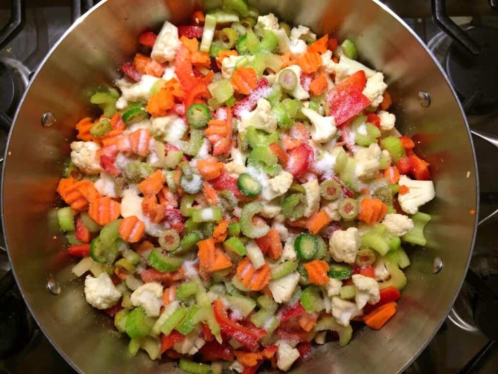 giardiniera recipe best italian chicago style pickled vegetables olives cauliflower celery carrots peppers hot mild
