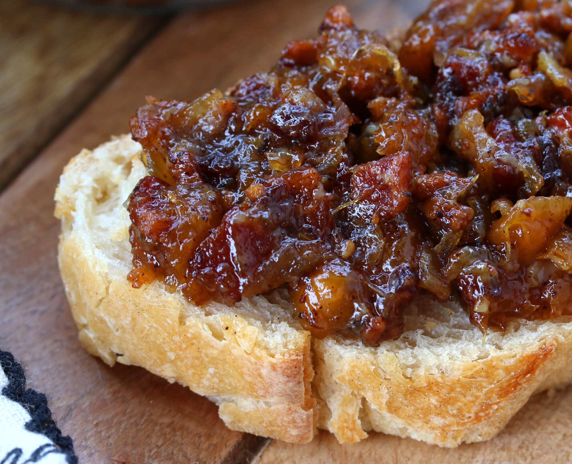 bacon jam recipe peach spread condiment bread sandwiches hors d'oeuvres appetizer entertaining 