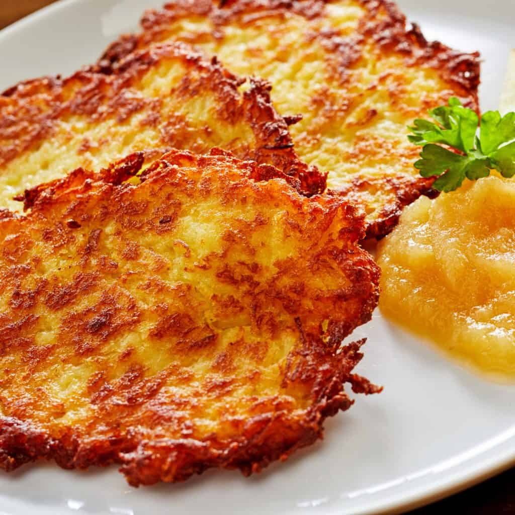 potato pancakes recipe German Kartoffelpuffer reibekuchen authentic traditional applesauce rosti