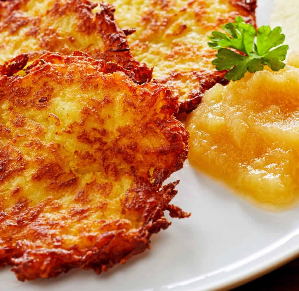 potato pancakes recipe German Kartoffelpuffer reibekuchen authentic traditional applesauce rosti