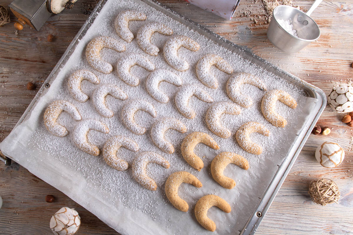 vanillekipferl recipe traditional authentic Austrian German vanilla crescent cookies nuts