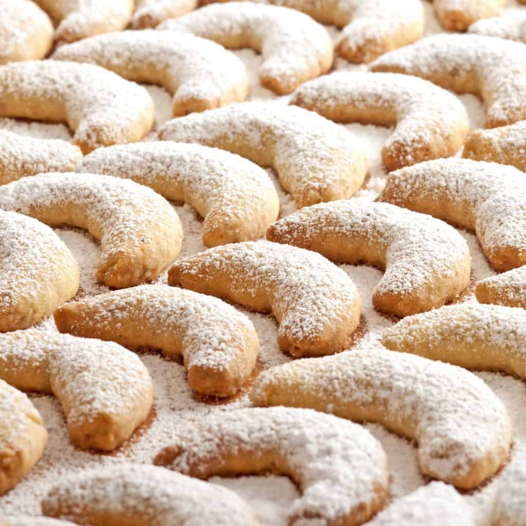 Vanillekipferl (Austrian Vanilla Crescent Cookies) - The Daring Gourmet