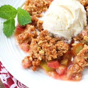 rhubarb crisp recipe best homemade crumble traditional oats brown sugar nuts almond flour crunchy vanilla