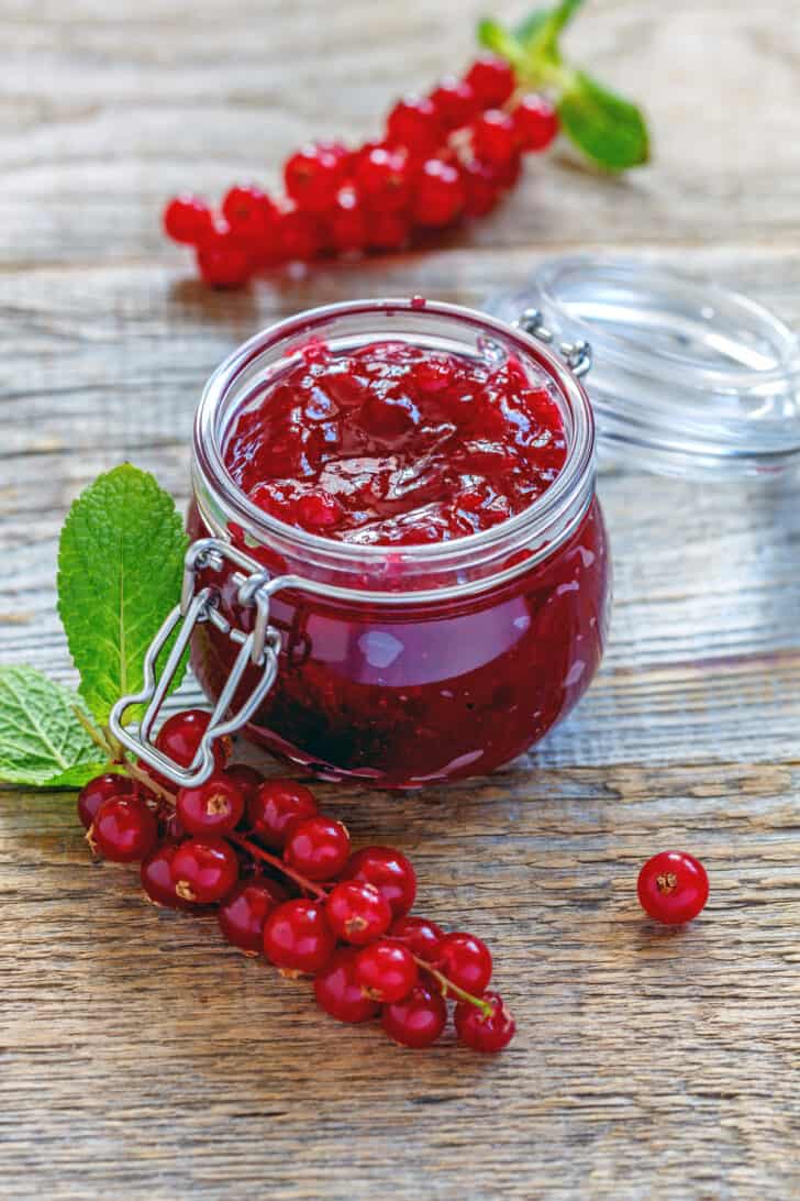 red currant jelly recipe jam preserves berries without pectin water bath canning preserving 