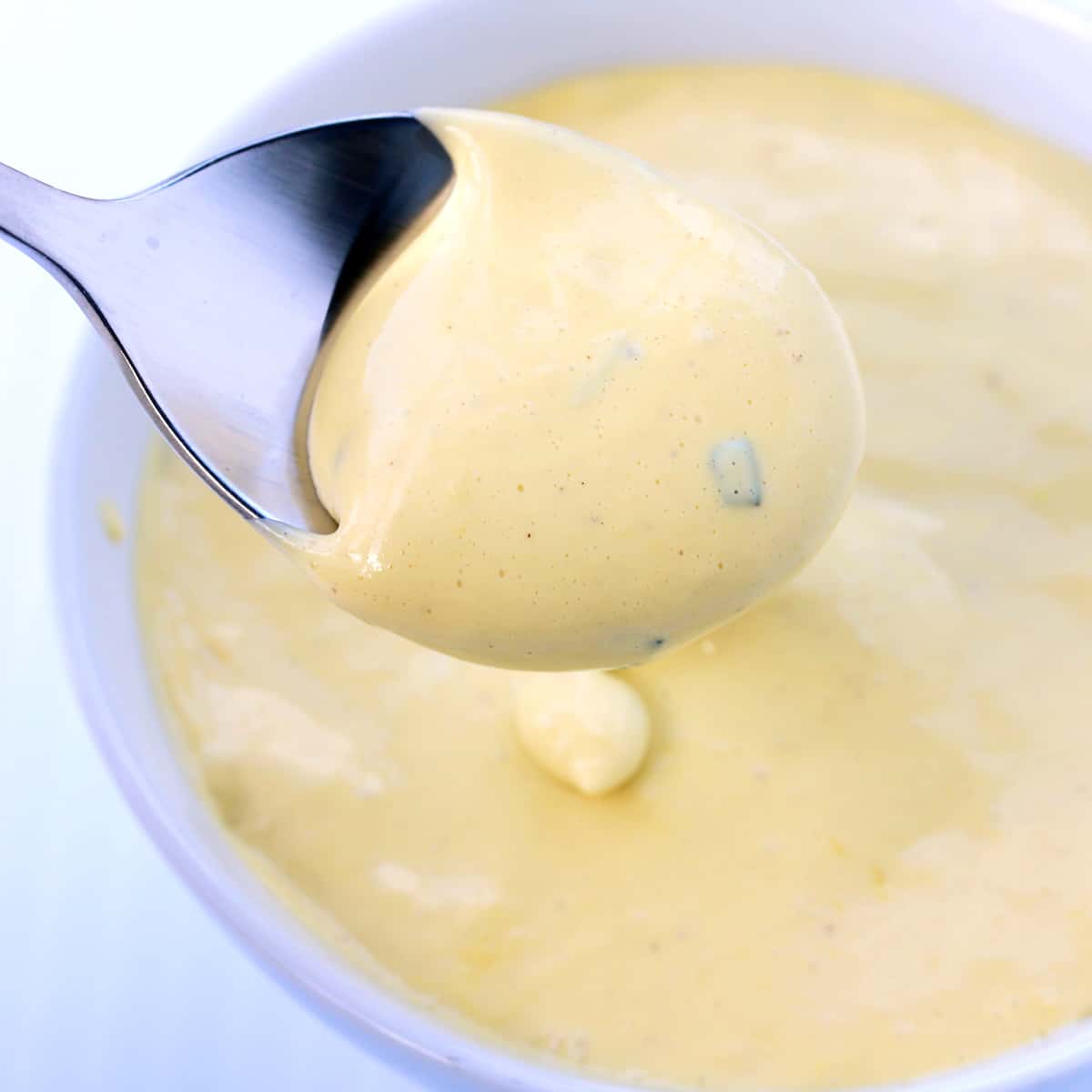 bearnaise sauce recipe French steak condiment classic traditional authentic remoulade tarragon 