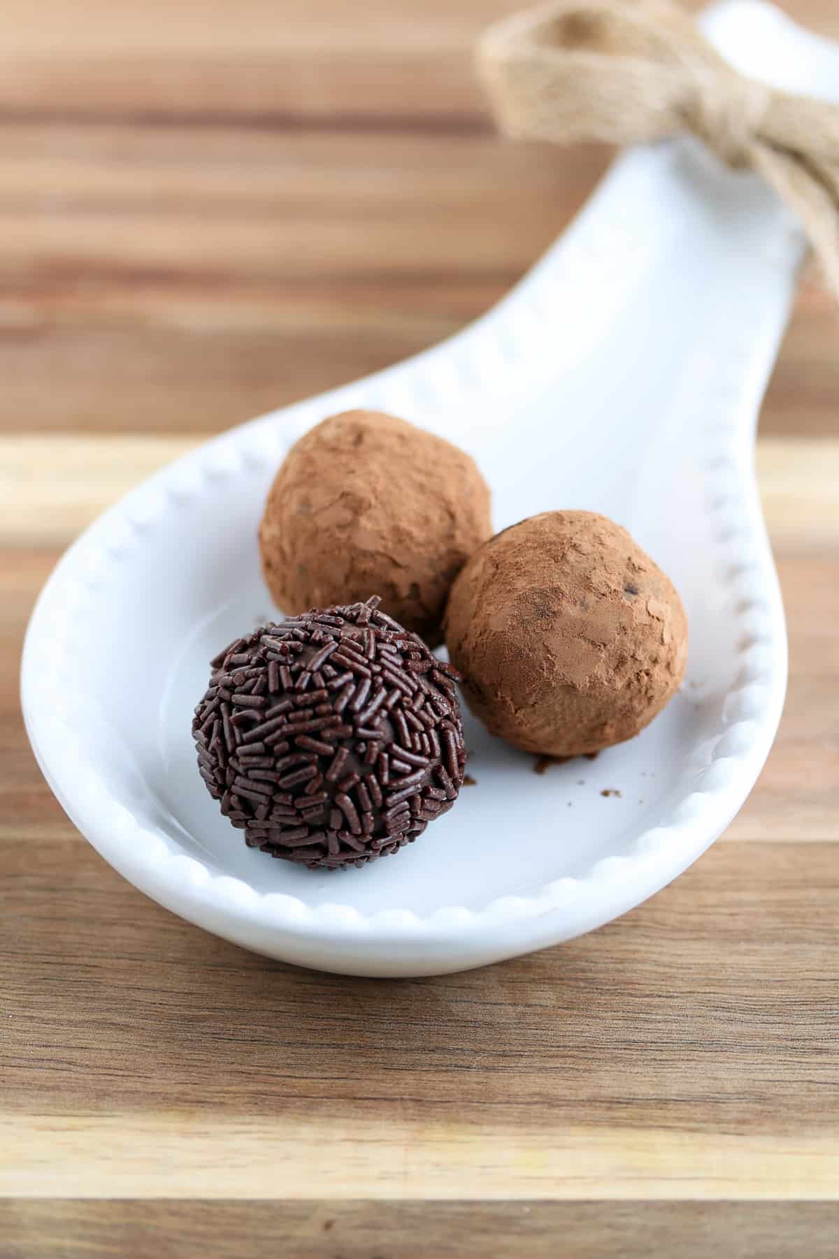 german rum balls recipe rumkugeln traditional German chocolate almonds rum cocoa powder chocolate sprinkles