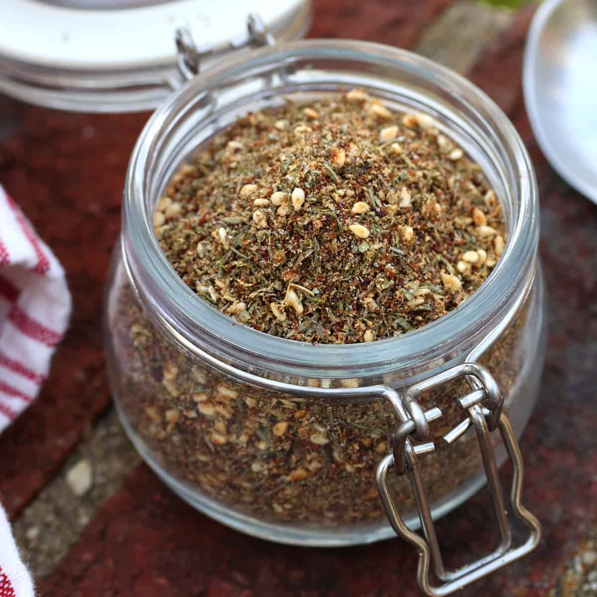 za'atar recipe homemade seasoning blend spice mix Middle Eastern sesame seeds sumac zaatar