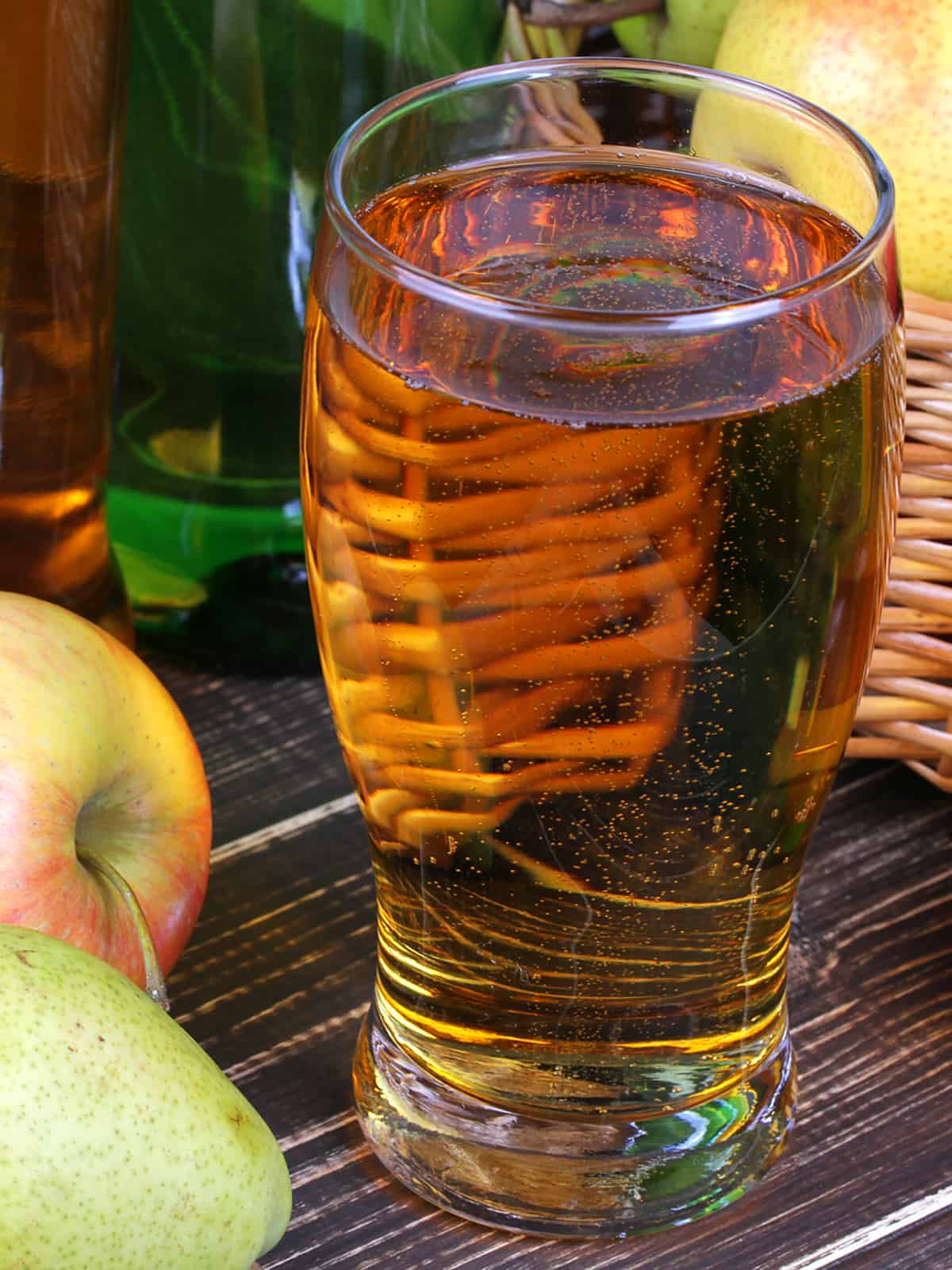 Apfelschorle (German Apple Spritzer) - The Daring Gourmet