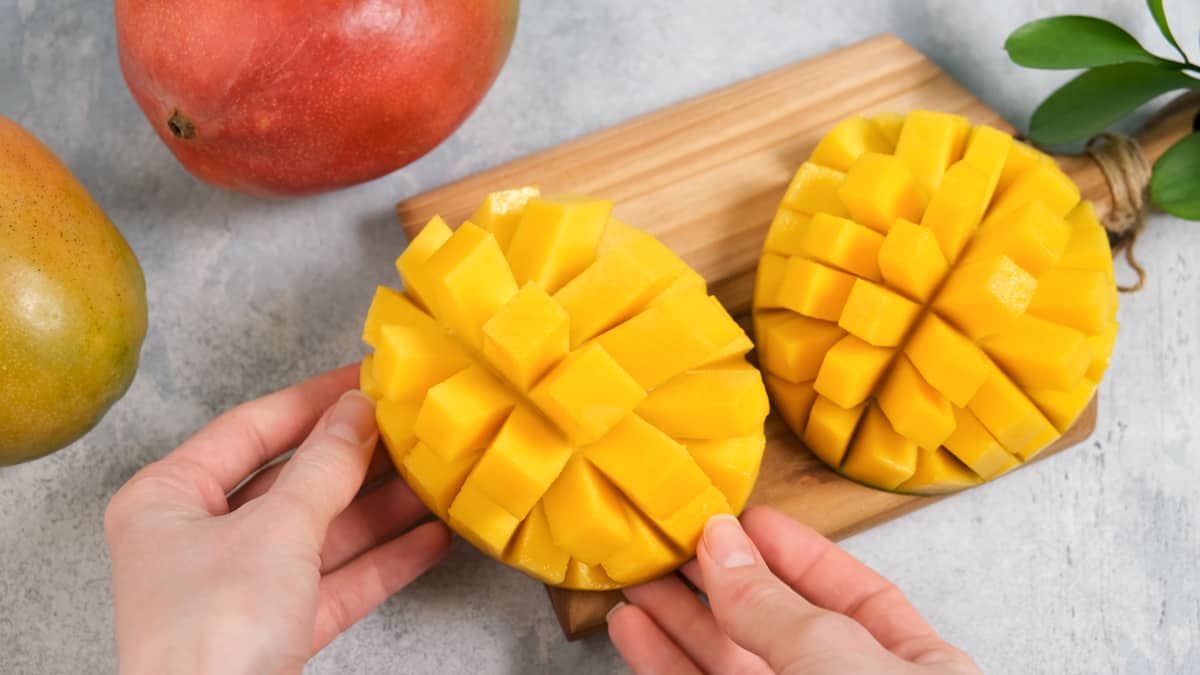 how to cut a mango diced scored cubed