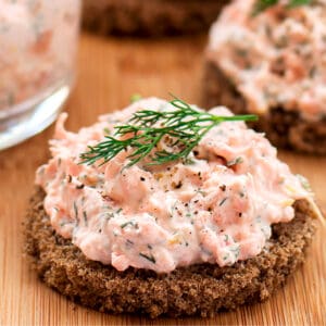 smoked salmon spread recipe dip appetizer hors d'oeuvres brunch easy fancy gourmet elegant cream cheese dill capers