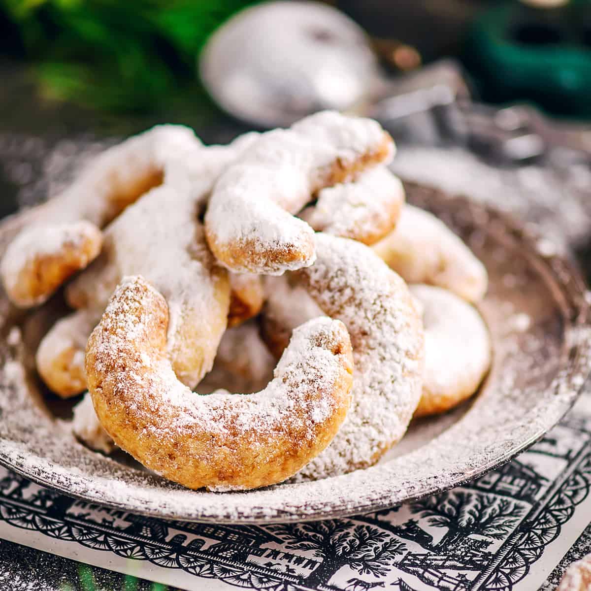 vanillekipferl recipe traditional authentic Austrian German vanilla crescent cookies nuts