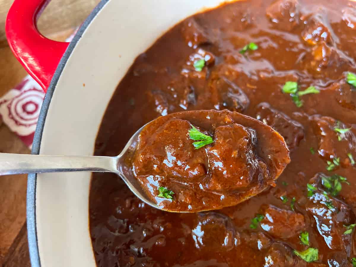 german goulash recipe rindergulasch rezept authentic traditional best onions paprika gravy sauce