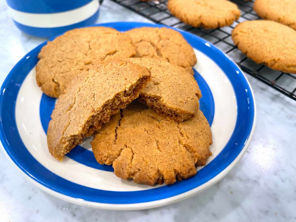 cornish fairings recipe ginger biscuits cookies traditional authentic crunchy gingerbread Cornwall England