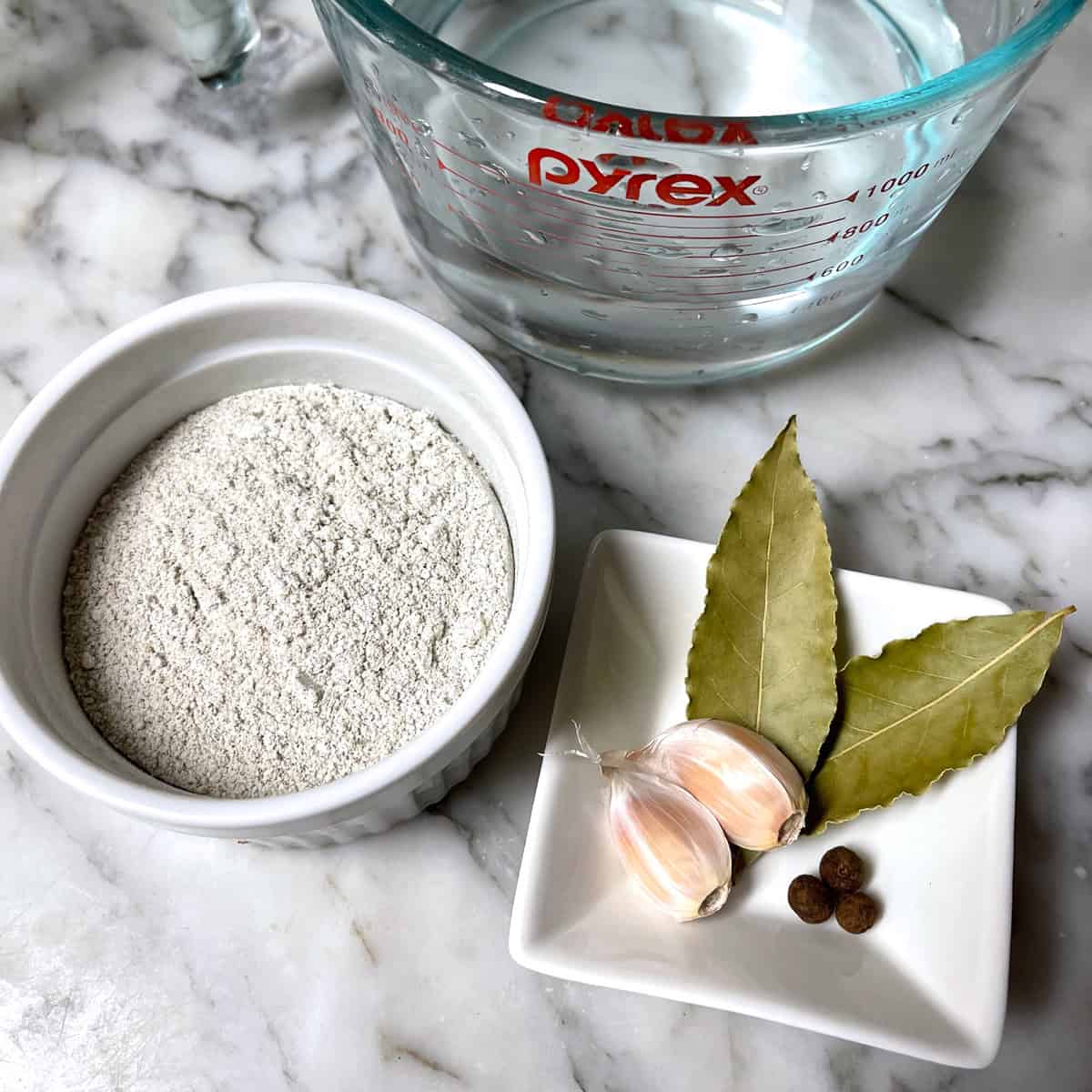 zakwas zytni ingredients Polish sour rye starter fermented traditional authentic bay leaves garlic allspice