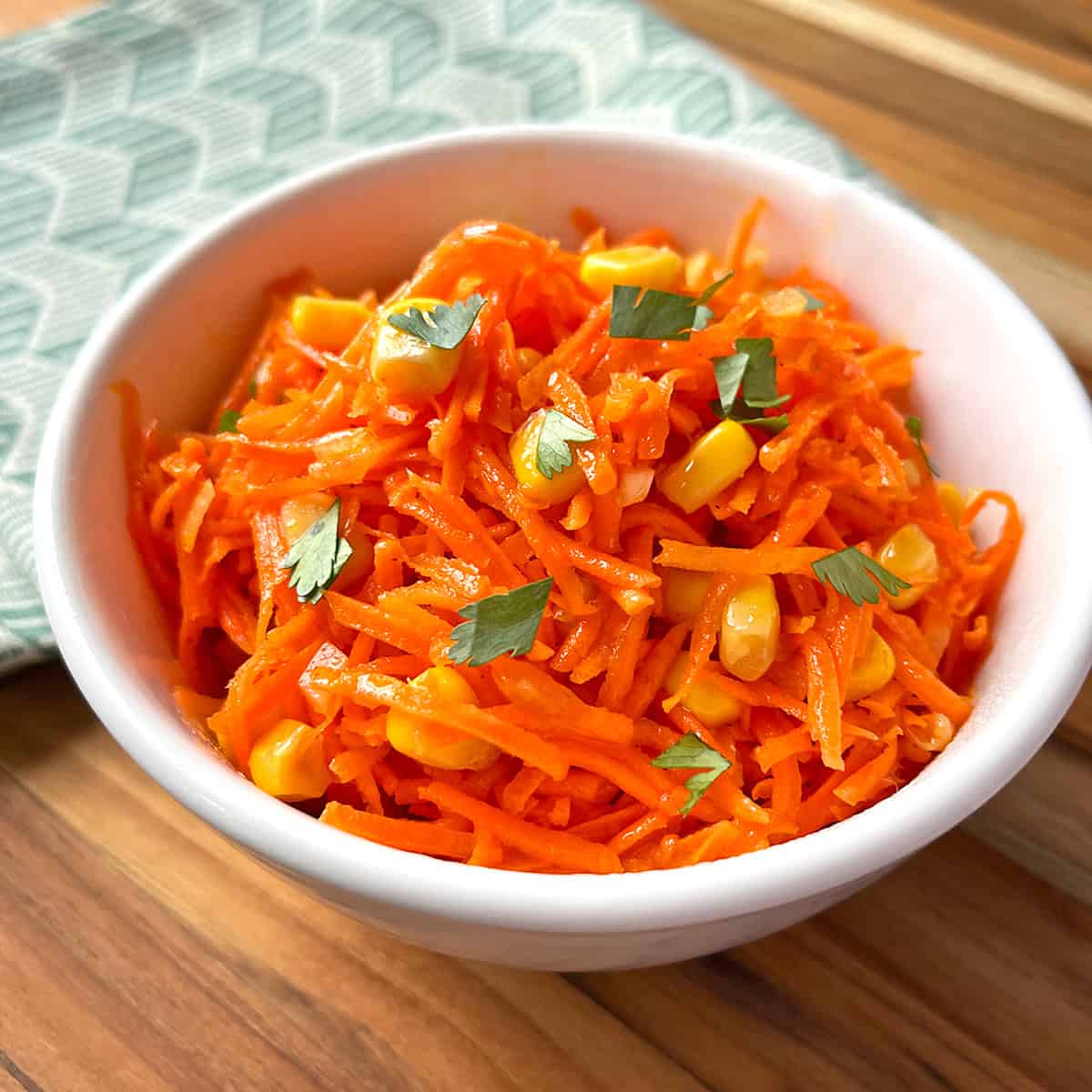 german carrot salad recipe with corn karottensalat rezept möhrensalat vinaigrette vinegar oil onions honey mustard