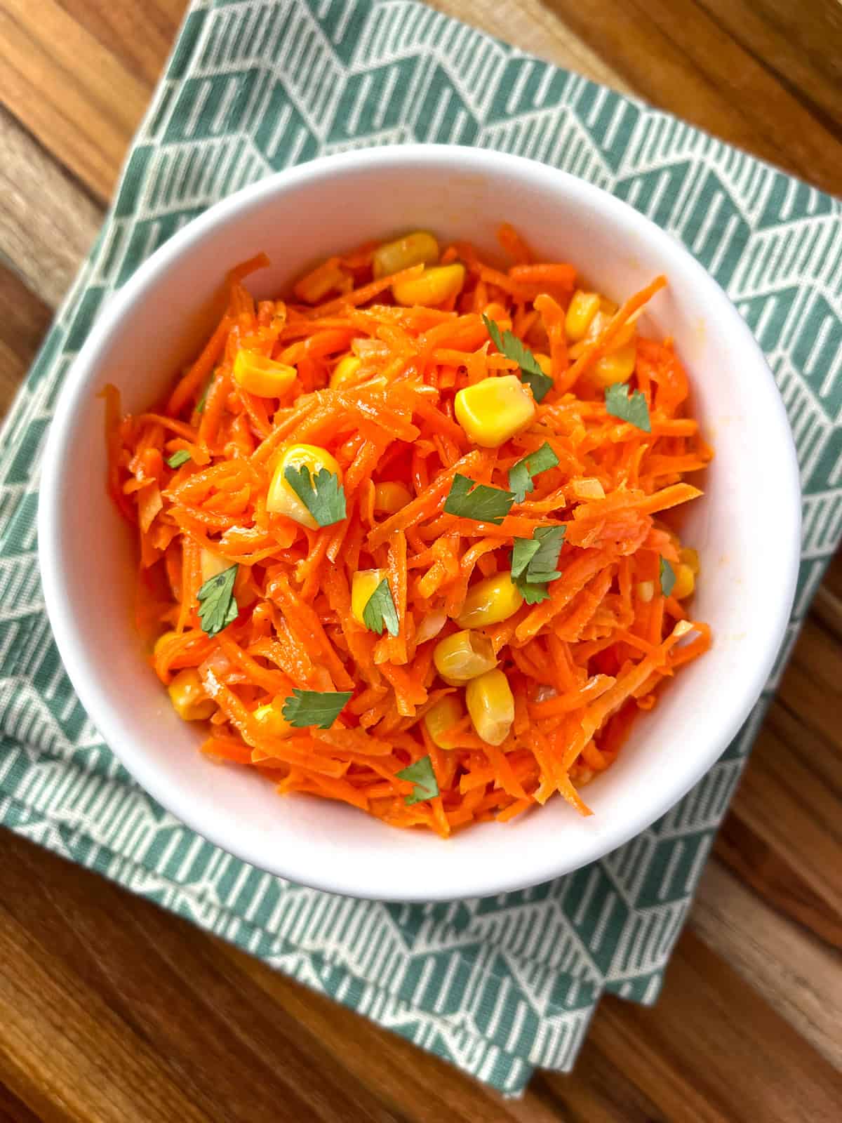 german carrot salad recipe with corn karottensalat rezept möhrensalat vinaigrette vinegar oil onions honey mustard