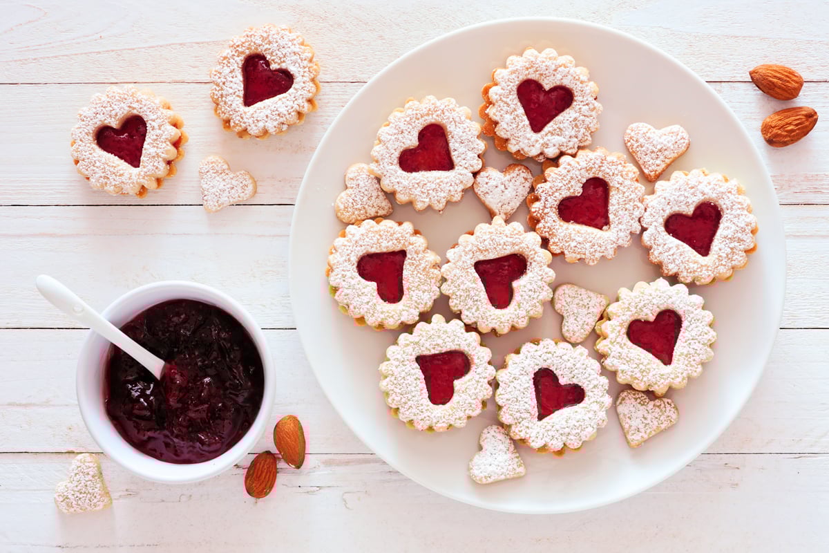 spitzbuben recipe rezept authentic traditional german shortbread linzer cookies almond red currant jelly raspberry jam christmas holidays
