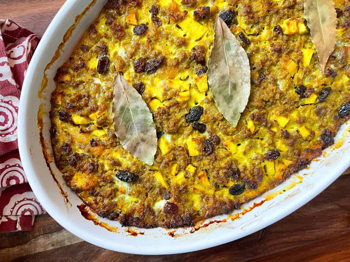 bobotie recipe authentic south african casserole meatloaf curry traditional raisins bread apricots chutney custard yellow rice