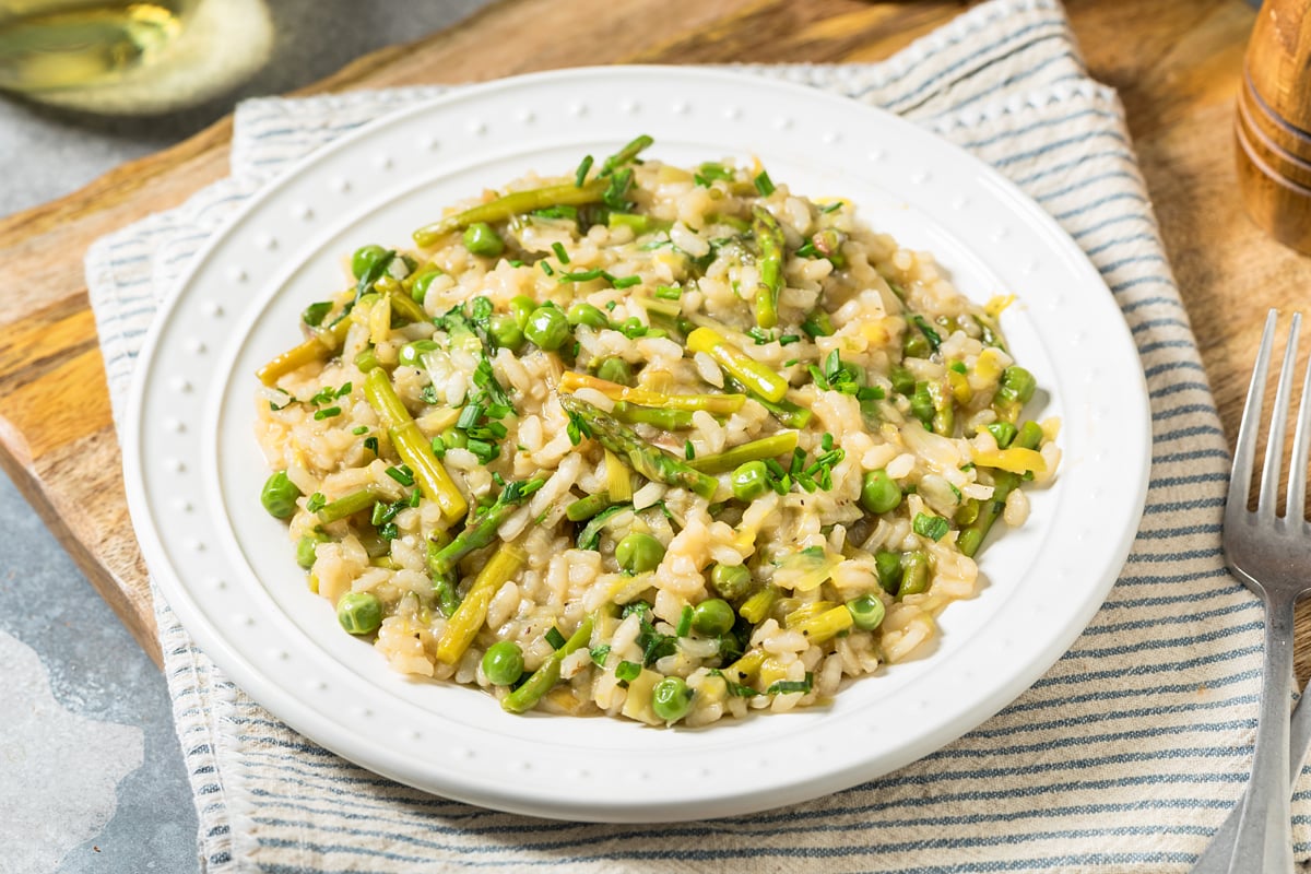 asparagus risotto recipe with pea peas parmesan cheese spring fresh frozen italian rice arborio carnaroli easy