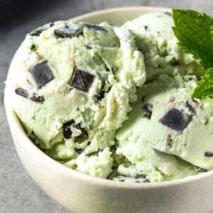 mint chocolate chip ice cream recipe best easy no churn without yolks natural food coloring oreo