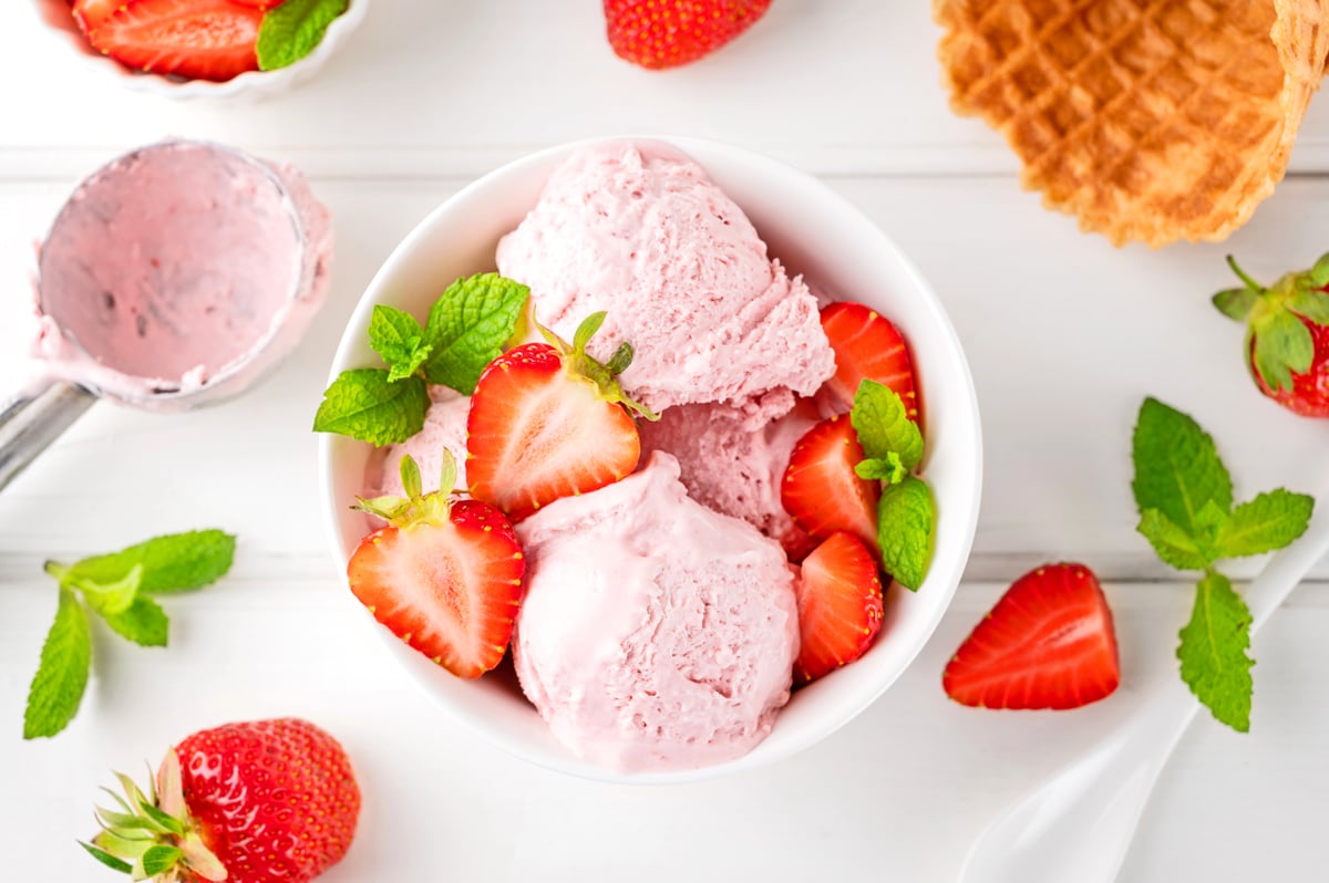 strawberry ice cream recipe best easy without eggs no cooking fresh frozen natural