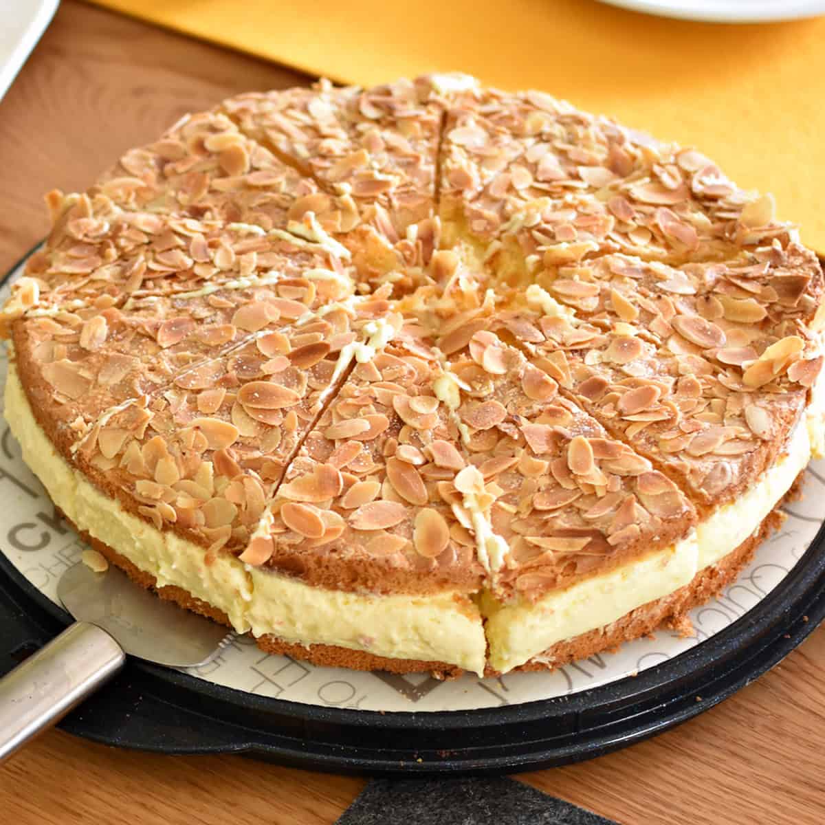bienenstich recipe german bee sting cake authentic traditional best honey caramelized almonds vanilla custard yeast