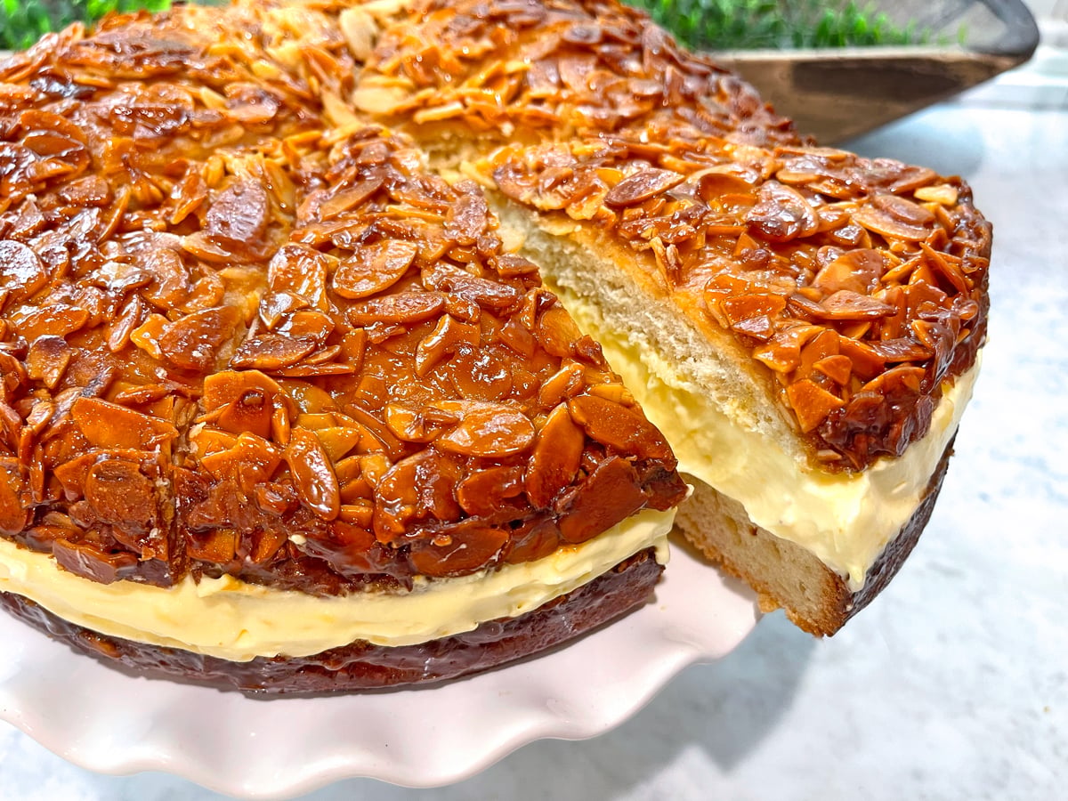 bee sting cake recipe authentic german bienenstich rezept honey almonds vanilla pudding filling traditional