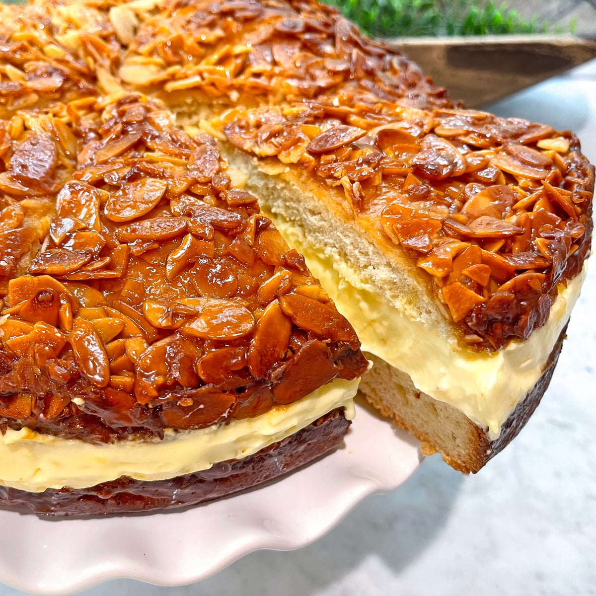 bee sting cake recipe authentic german bienenstich rezept honey almonds vanilla pudding filling traditional