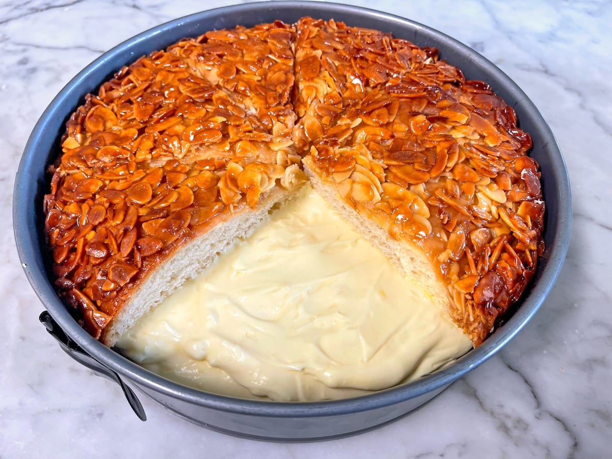 bee sting cake recipe authentic german bienenstich rezept honey almonds vanilla pudding filling traditional